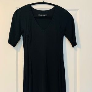 Womens Lisa Baday Size 0 Dress. Deep Black Stretch Fabric, V neck, Short Sleeves